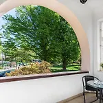 Park Apartment *